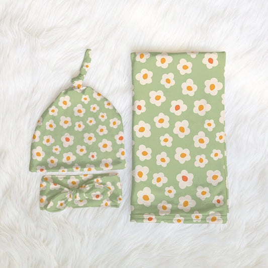 Retro Daisy Swaddle Set